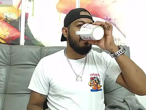 BladeFoxxx1 online show from October 22, 2:34 am