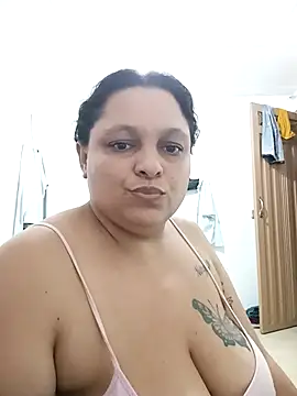 Snapshot of aliciaxm chatting on March 18, 3:20 am aliciaxm online show from March 18, 3:20 am