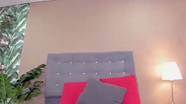 BetsyBennet  online show from March 28, 5:18 am