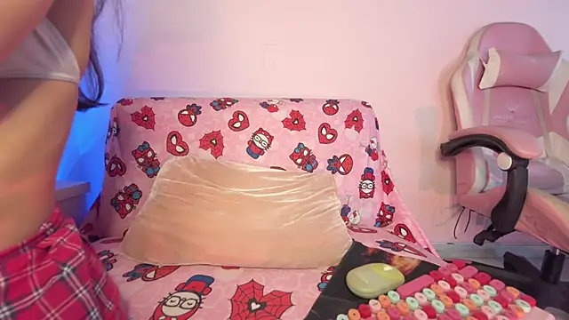 Snapshot of kitty-kryss chatting on May 11, 2:34 pm kitty-kryss online show from May 11, 2:34 pm