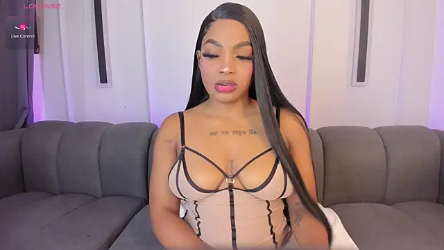 Snapshot of karol_white_ chatting on January 9, 4:15 am karol white online show from January 9, 4:15 am