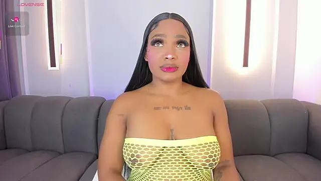 Snapshot of karol_white_ chatting on January 13, 3:45 am karol white online show from January 13, 3:45 am