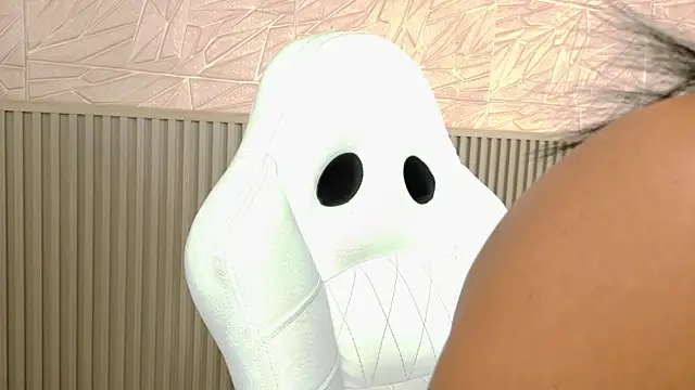 Snapshot of Gaviluc_ chatting on November 22, 10:36 am Gaviluc online show from November 22, 10:36 am