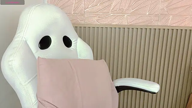 Snapshot of Gaviluc_ chatting on November 26, 10:38 am Gaviluc online show from November 26, 10:38 am