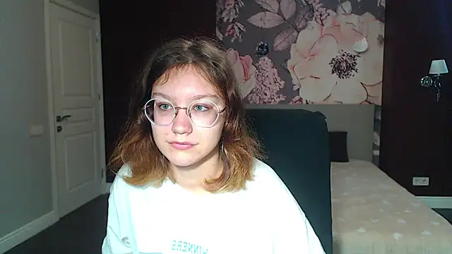 Snapshot of AngelinaLow chatting on March 13, 12:13 pm AngelinaLow online show from March 13, 12:13 pm