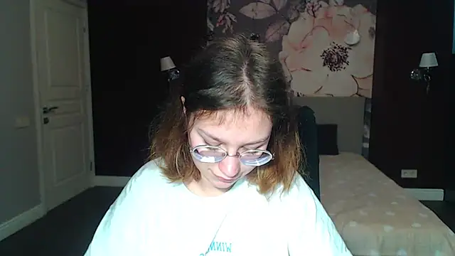 Snapshot of AngelinaLow chatting on March 13, 3:17 pm AngelinaLow online show from March 13, 3:17 pm