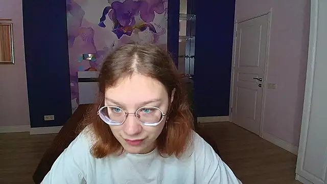 Snapshot of AngelinaLow chatting on March 14, 6:21 am AngelinaLow online show from March 14, 6:21 am