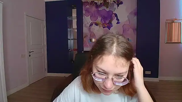 Snapshot of AngelinaLow chatting on March 14, 9:24 am AngelinaLow online show from March 14, 9:24 am