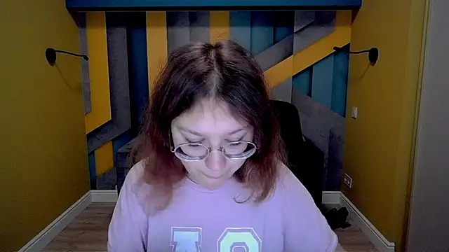 Snapshot of AngelinaLow chatting on March 16, 6:31 am AngelinaLow online show from March 16, 6:31 am