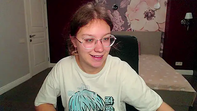 Snapshot of AngelinaLow chatting on March 19, 3:19 pm AngelinaLow online show from March 19, 3:19 pm