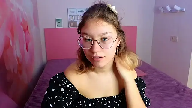 Snapshot of AngelinaLow chatting on March 20, 3:25 pm AngelinaLow online show from March 20, 3:25 pm