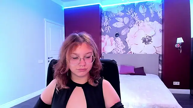 Snapshot of AngelinaLow chatting on September 10, 11:32 am AngelinaLow online show from September 10, 11:32 am