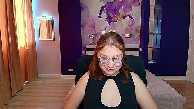 Snapshot of AngelinaLow chatting on September 13, 11:32 am AngelinaLow online show from September 13, 11:32 am