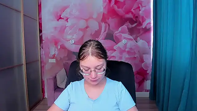 Snapshot of AngelinaLow chatting on September 23, 11:24 am AngelinaLow online show from September 23, 11:24 am