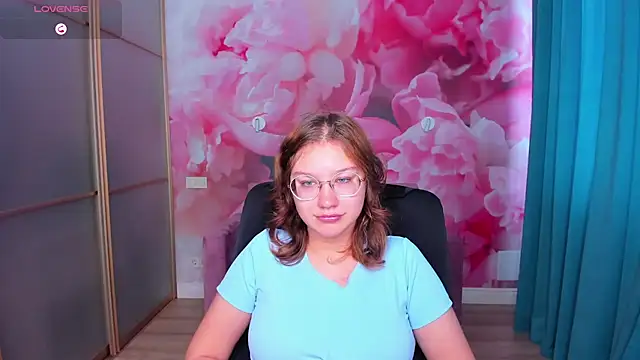 Snapshot of AngelinaLow chatting on October 23, 11:31 am AngelinaLow online show from October 23, 11:31 am