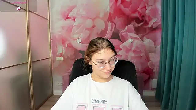 Snapshot of AngelinaLow chatting on October 27, 12:31 pm AngelinaLow online show from October 27, 12:31 pm