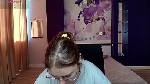 Snapshot of AngelinaLow chatting on October 31, 12:28 pm AngelinaLow online show from October 31, 12:28 pm