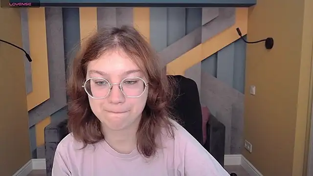 Snapshot of AngelinaLow chatting on November 2, 6:27 am AngelinaLow online show from November 2, 6:27 am