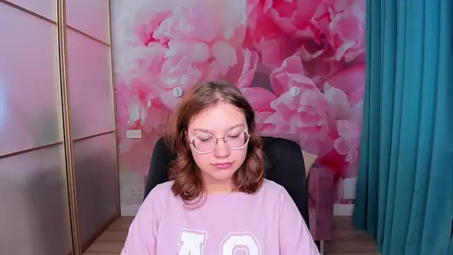 Snapshot of AngelinaLow chatting on November 6, 12:28 pm AngelinaLow online show from November 6, 12:28 pm