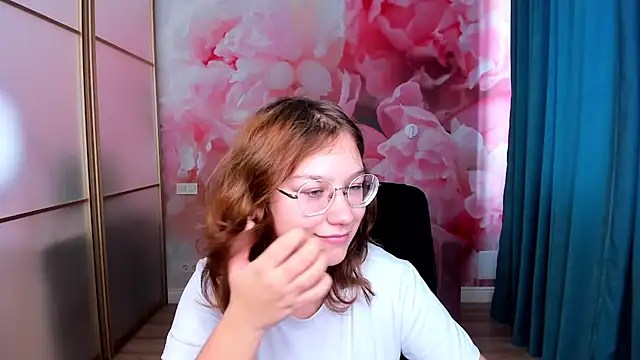 Snapshot of AngelinaLow chatting on November 14, 12:26 pm AngelinaLow online show from November 14, 12:26 pm