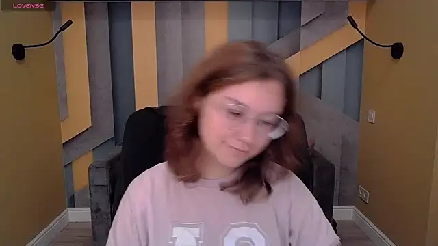 Snapshot of AngelinaLow chatting on November 16, 6:41 am AngelinaLow online show from November 16, 6:41 am