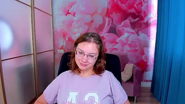 Snapshot of AngelinaLow chatting on November 21, 12:26 pm AngelinaLow online show from November 21, 12:26 pm