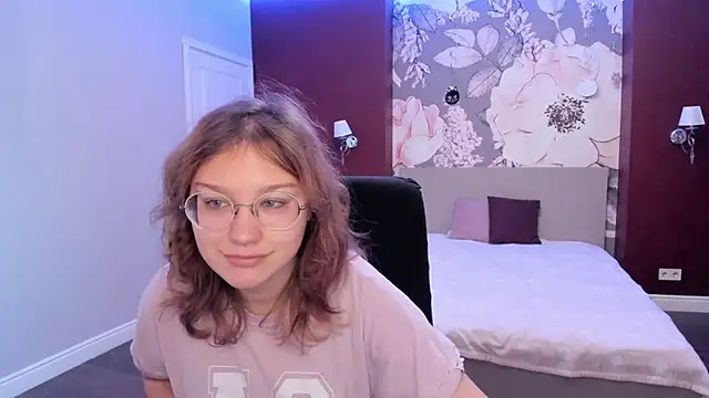 Snapshot of AngelinaLow chatting on November 22, 6:34 am AngelinaLow online show from November 22, 6:34 am