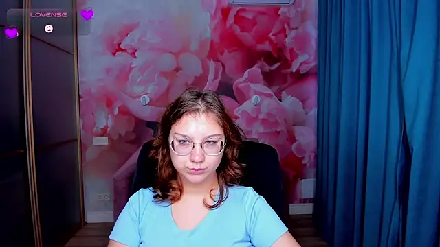 Snapshot of AngelinaLow chatting on November 25, 12:38 pm AngelinaLow online show from November 25, 12:38 pm