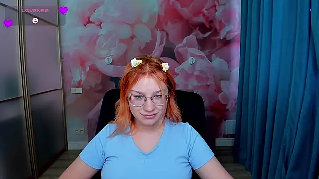 Snapshot of AngelinaLow chatting on November 27, 12:29 pm AngelinaLow online show from November 27, 12:29 pm