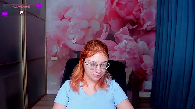 Snapshot of AngelinaLow chatting on November 28, 12:30 pm AngelinaLow online show from November 28, 12:30 pm