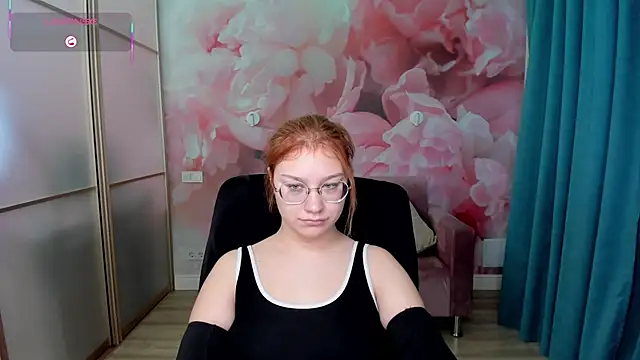 Snapshot of AngelinaLow chatting on December 4, 12:36 pm AngelinaLow online show from December 4, 12:36 pm