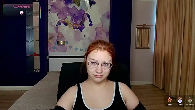 Snapshot of AngelinaLow chatting on December 5, 12:25 pm AngelinaLow online show from December 5, 12:25 pm