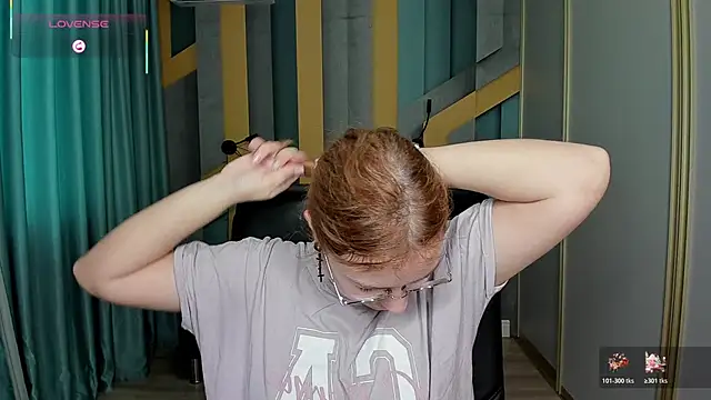 Snapshot of AngelinaLow chatting on December 18, 12:22 pm AngelinaLow online show from December 18, 12:22 pm