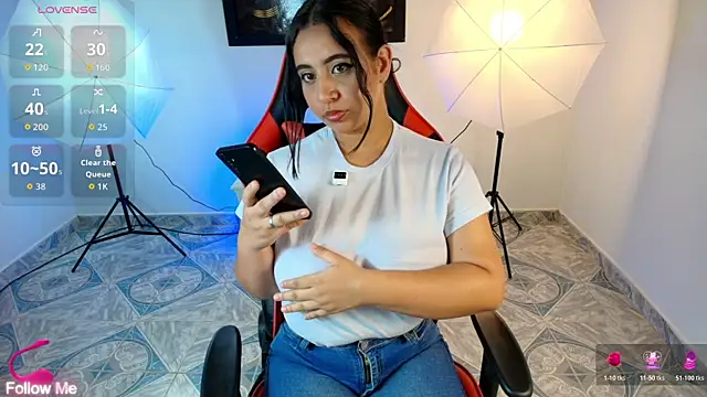 Snapshot of adrianax28 chatting on April 23, 8:22 pm adrianax28 online show from April 23, 8:22 pm