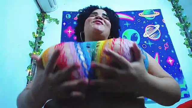 latina bigboos25 online show from January 6, 3:43 am