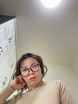 aa520uv online show from April 8, 2:06 pm