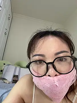 Snapshot of aa520uv chatting on May 22, 3:57 am aa520uv online show from May 22, 3:57 am