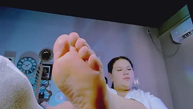 FlorenceAnderson online show from October 7, 8:33 am