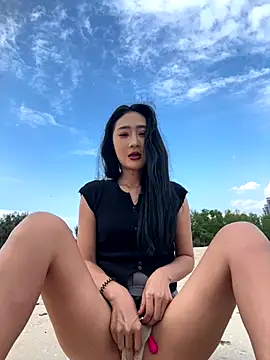 Snapshot of linger-23 chatting on November 2, 7:55 am linger-23 online show from November 2, 7:55 am