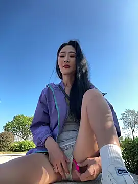 Snapshot of linger-23 chatting on November 8, 6:24 am linger-23 online show from November 8, 6:24 am