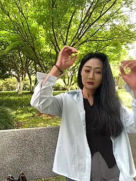 linger-23 online show from April 10, 6:40 am