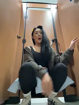 linger-23 online show from April 17, 7:44 am