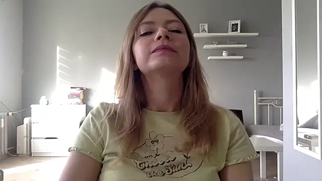 Snapshot of MillieShow chatting on October 13, 7:30 am MillieShow online show from October 13, 7:30 am