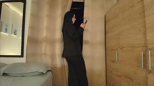 pleasurecompany3 online show from April 6, 3:37 am