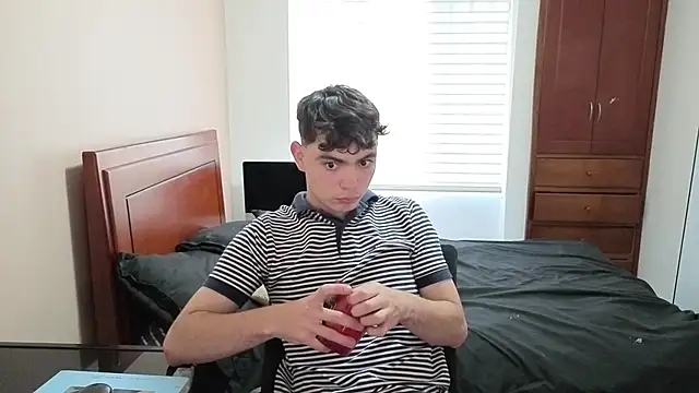 lukeboyce33 online show from February 26, 10:31 pm