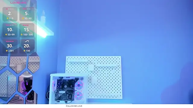 Snapshot of Alice_26_ chatting on November 11, 1:55 pm Alice 26 online show from November 11, 1:55 pm