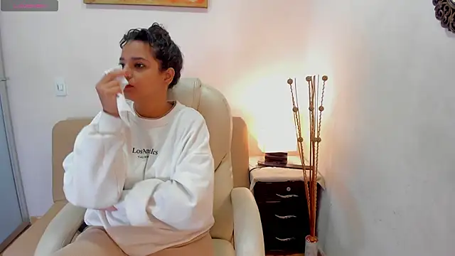 Snapshot of miranda_torres chatting on March 22, 12:14 pm miranda torres online show from March 22, 12:14 pm