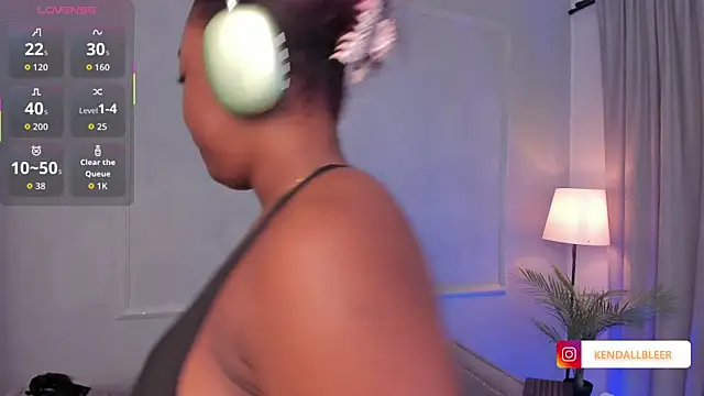 Snapshot of Kendallbleer chatting on September 20, 2:40 pm Kendallbleer online show from September 20, 2:40 pm