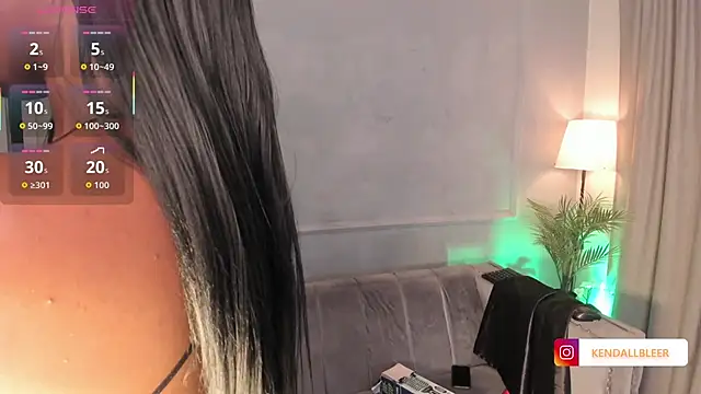 Snapshot of Kendallbleer chatting on October 16, 1:17 am Kendallbleer online show from October 16, 1:17 am