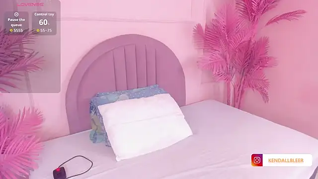 Snapshot of Kendallbleer chatting on October 30, 11:44 am Kendallbleer online show from October 30, 11:44 am